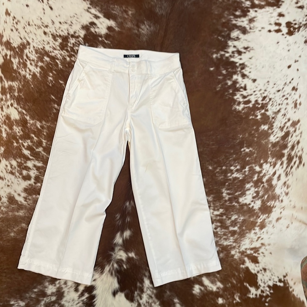 Chaps, size 8, white capris
